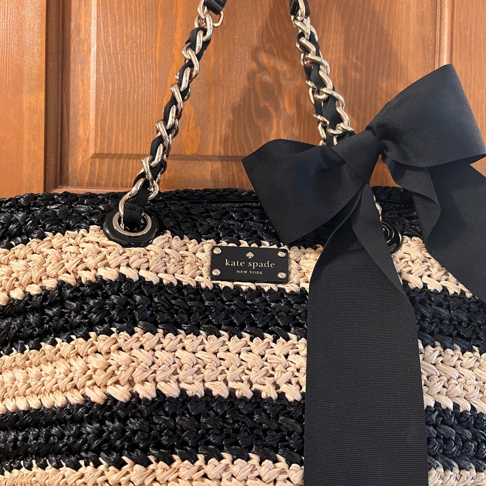 Kate Spade straw shoulder bag. Black and natural woven with patten leather.